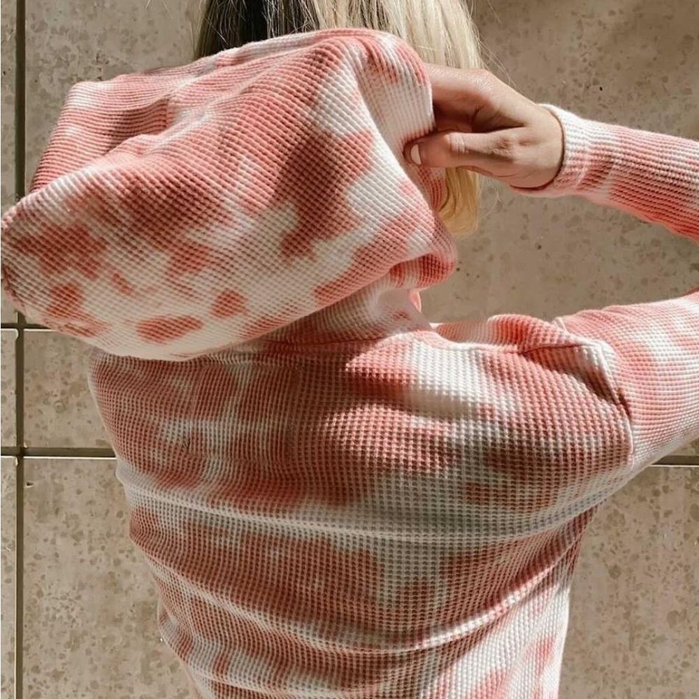 La Detresse Star Rose Thermal Crop Top